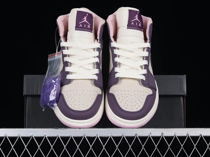 All Categories Air Jordan Jordan Series Basketball Shoes Air Jordan 1 Mid Air Jordan 1 Mid GS "Pro Purple" AJ1 Joe 1 White Purple Pink China Basketball Shoes 555112-500